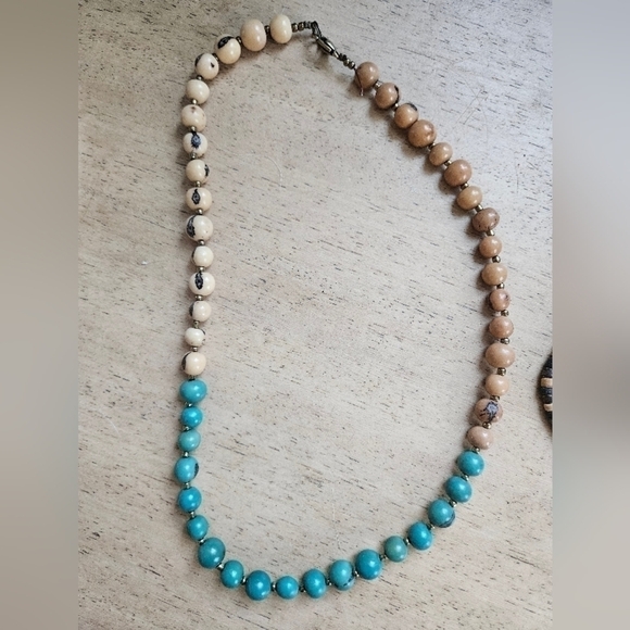 Beaded necklaces - Picture 3 of 8